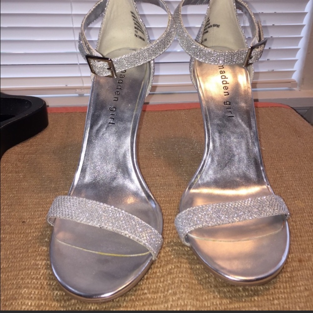 Madden Girl Silver Heels - Sz 8