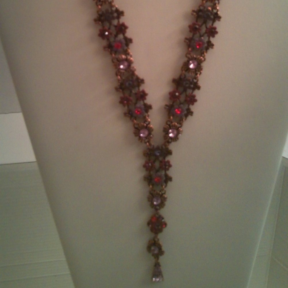 NWT TAMINA NECKLACE & EARRINGS $40