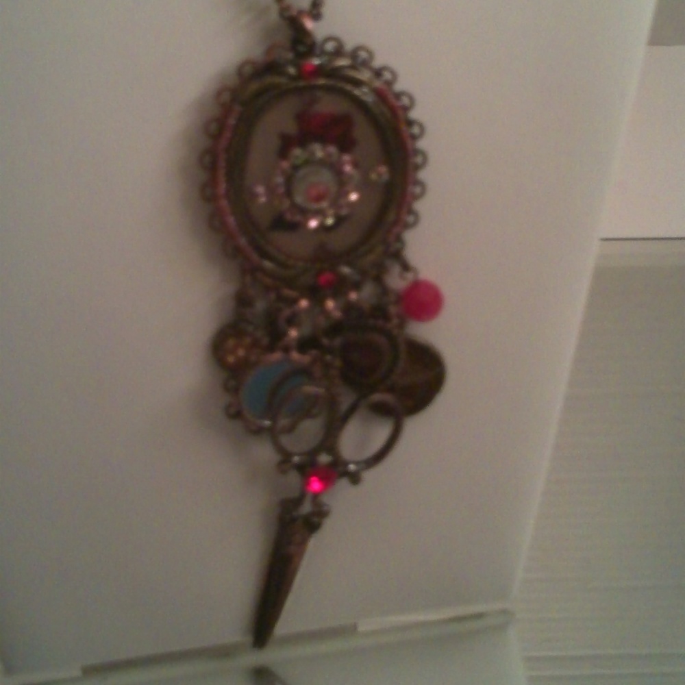 TAMINA NECKLACE & EARRINGS $60 B469