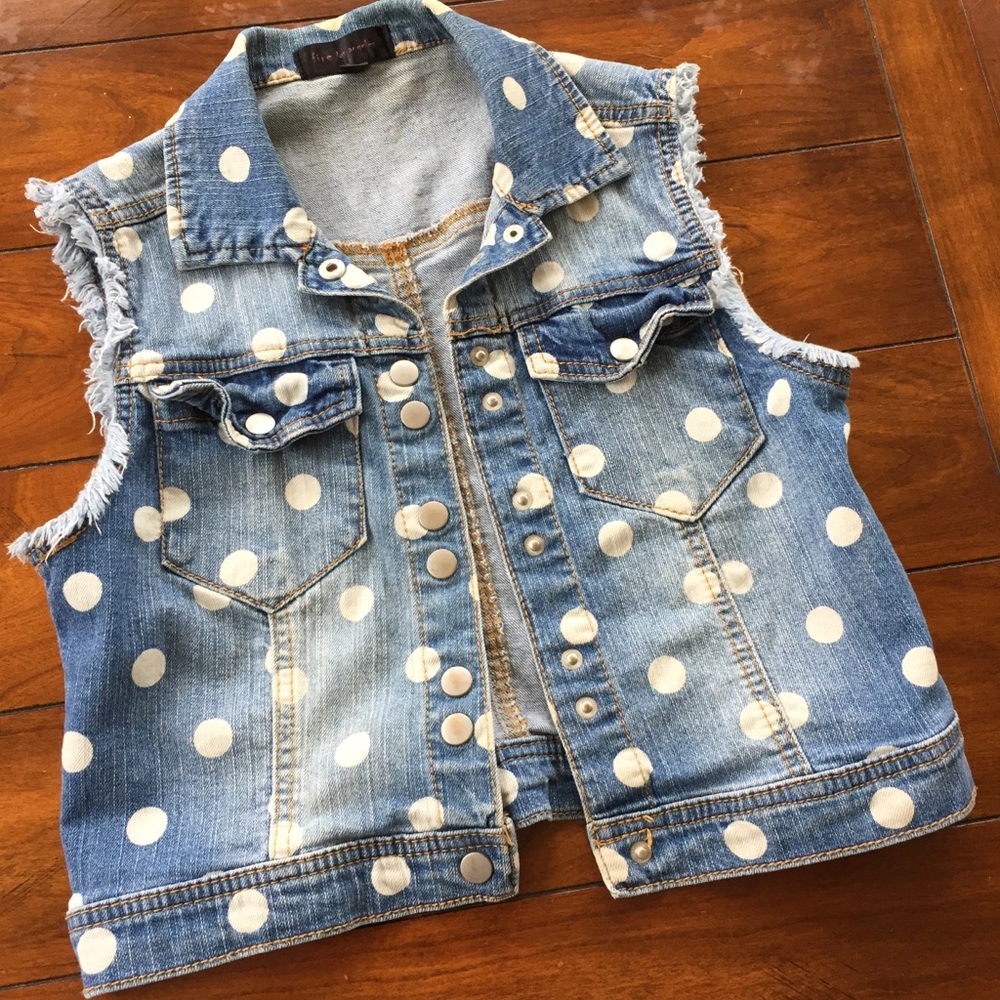 ADORABLE BLUE JEAN VEST. EUC SMALL