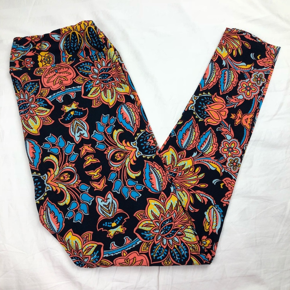 LuLaRoe Leggings Tall & Curvy