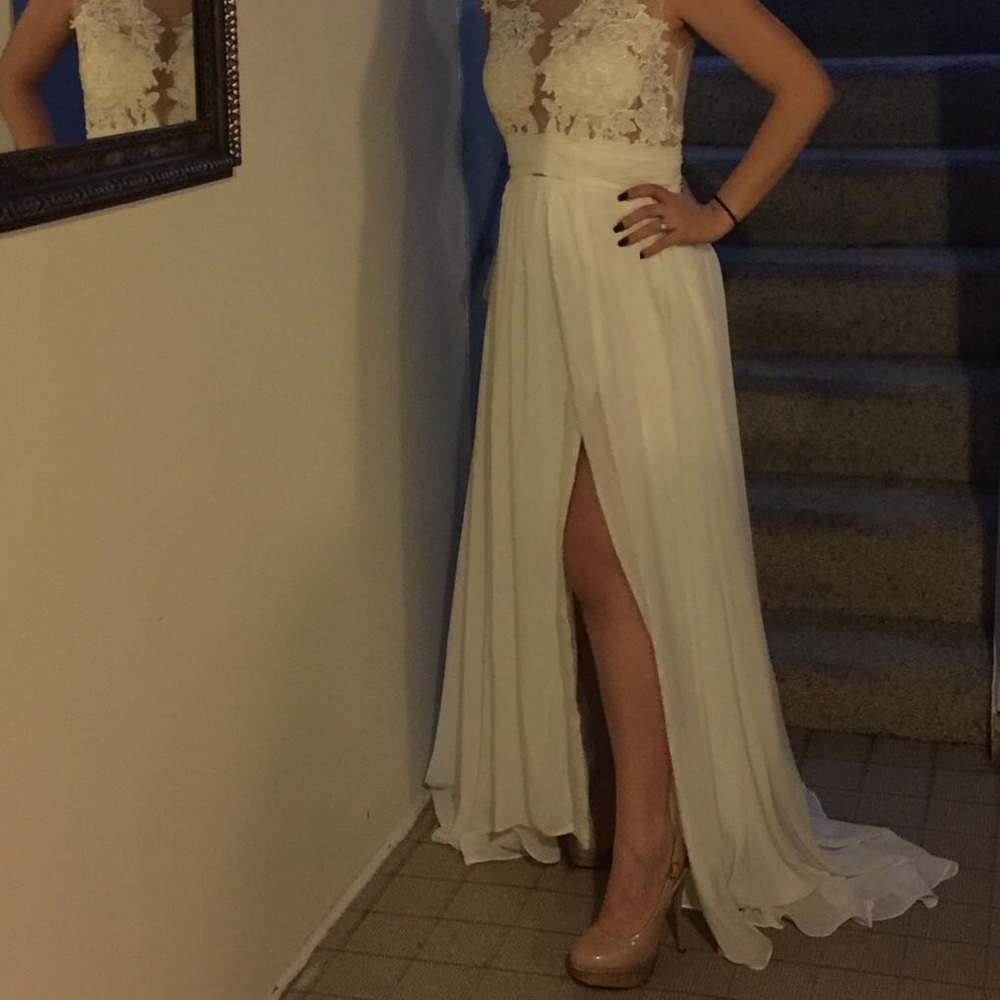 Wedding gown - Picture 2 of 3