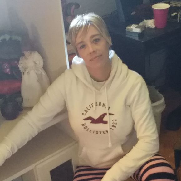 Meet your Posher, Edna - Picture 1 of 1