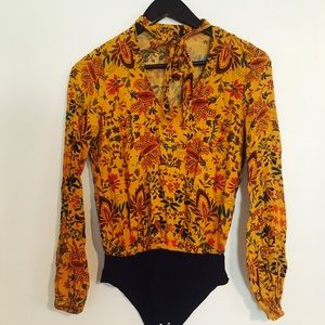 Adorable 70s tie-neck keyhole body suit