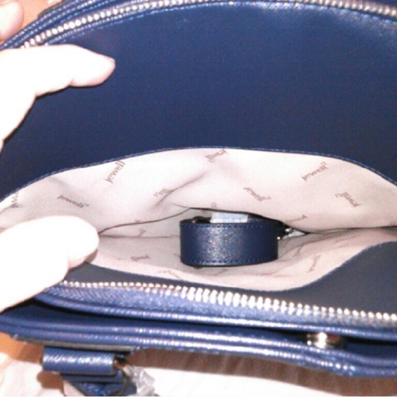 London By Jewel - Picture 2 of 4