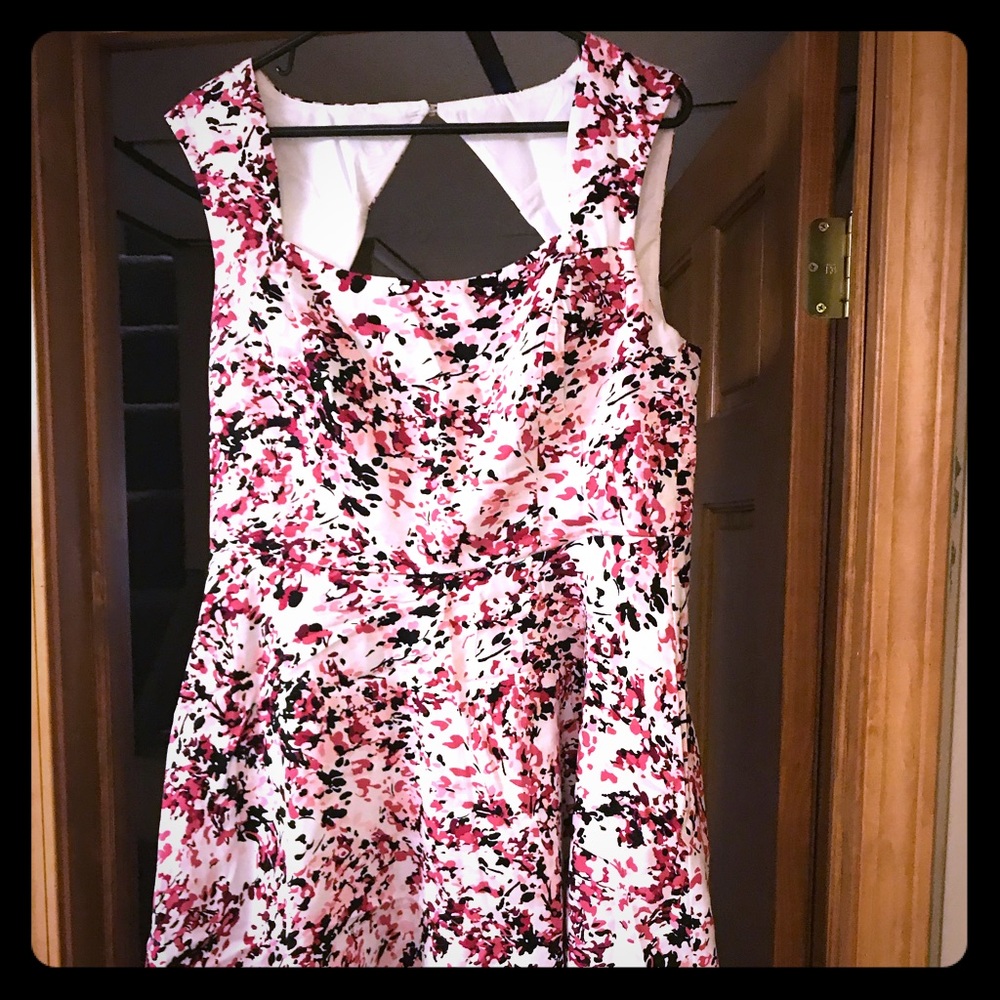 Cute dress! White House Black Market