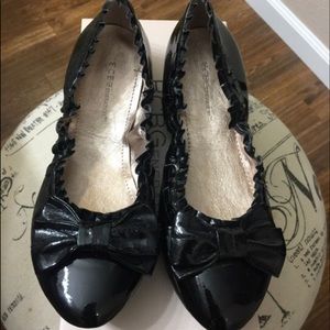 NIB BCBG 'Lauryn' Black Patent Bow Flats! 8.5