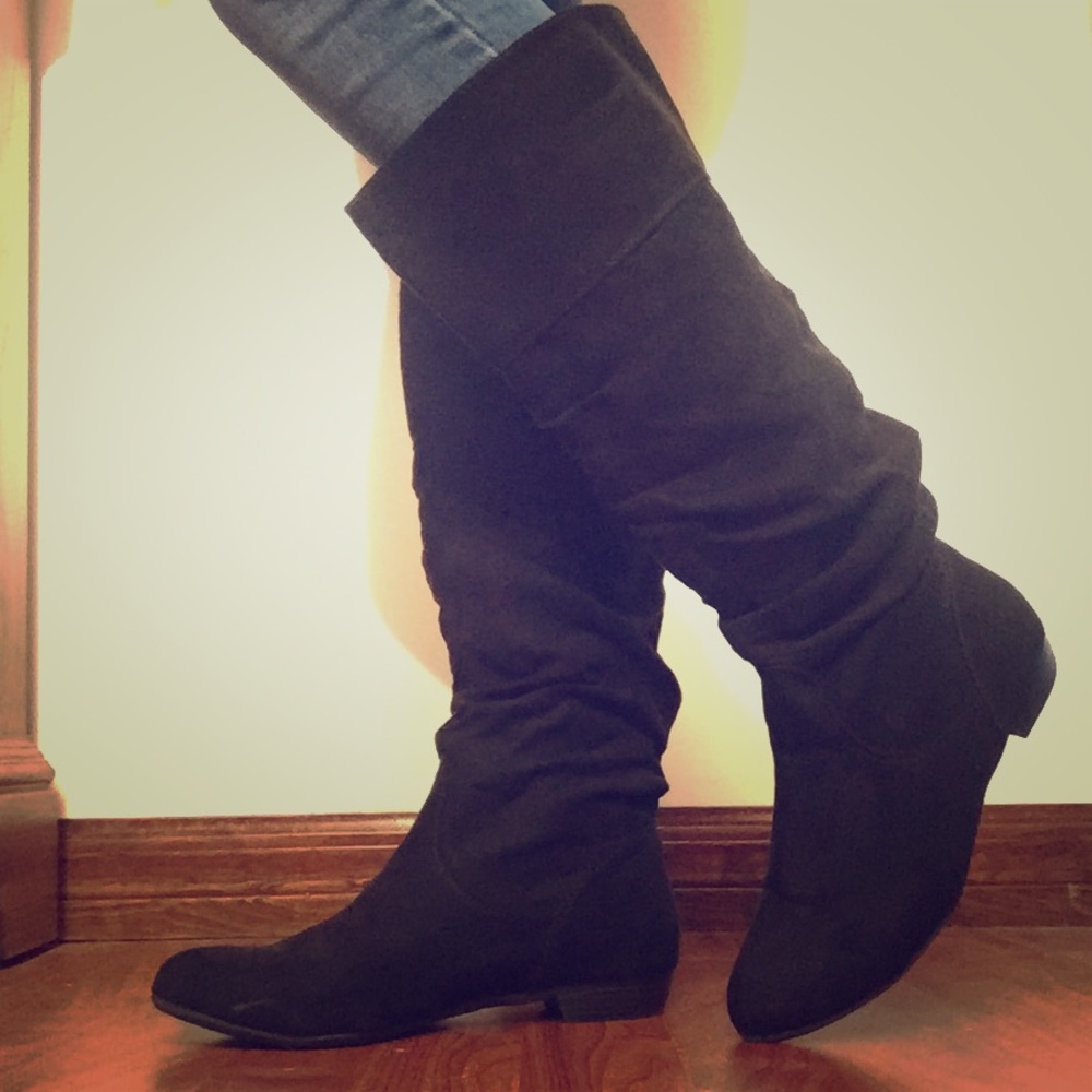 ✨ Closet Clear Out ✨Suede Black Report Boots