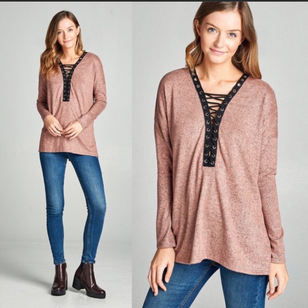 1 LEFT (Small) 🖤🔥 Deep V Lace up top 🔥🖤