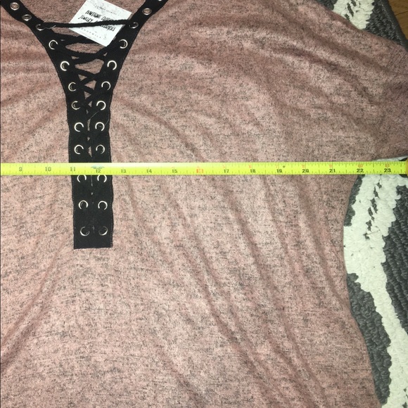 1 LEFT (Small) 🖤🔥 Deep V Lace up top 🔥🖤 - Picture 5 of 7