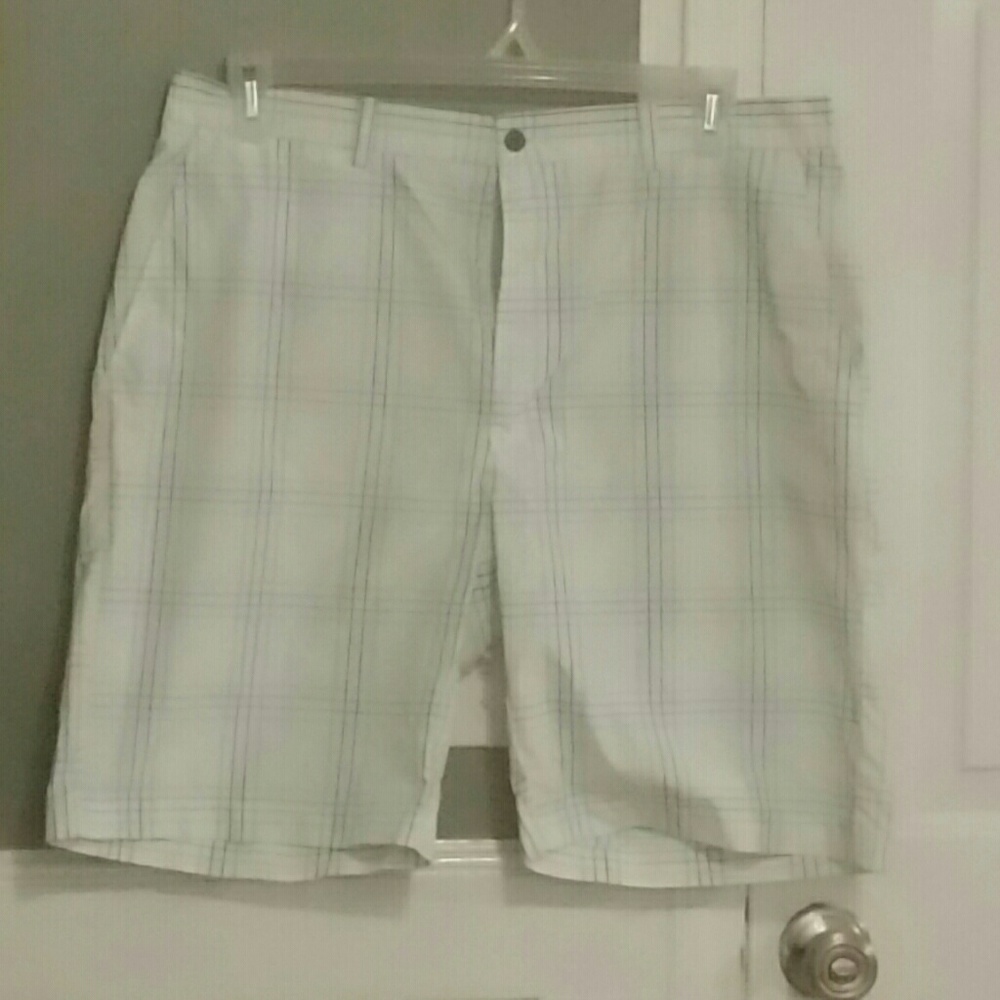 8 pairs of size 36 men's shorts