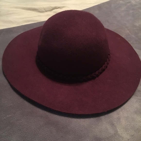 Garnet Hat - Picture 3 of 4