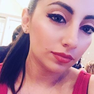 Meet your Posher, Alma