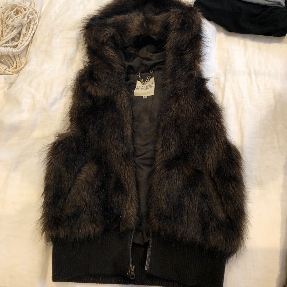 BB Dakota- brown furry vest with hood!