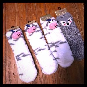SOLD!!!!!! 4pairs Cows&Fox warm fuzzy socks⛄️