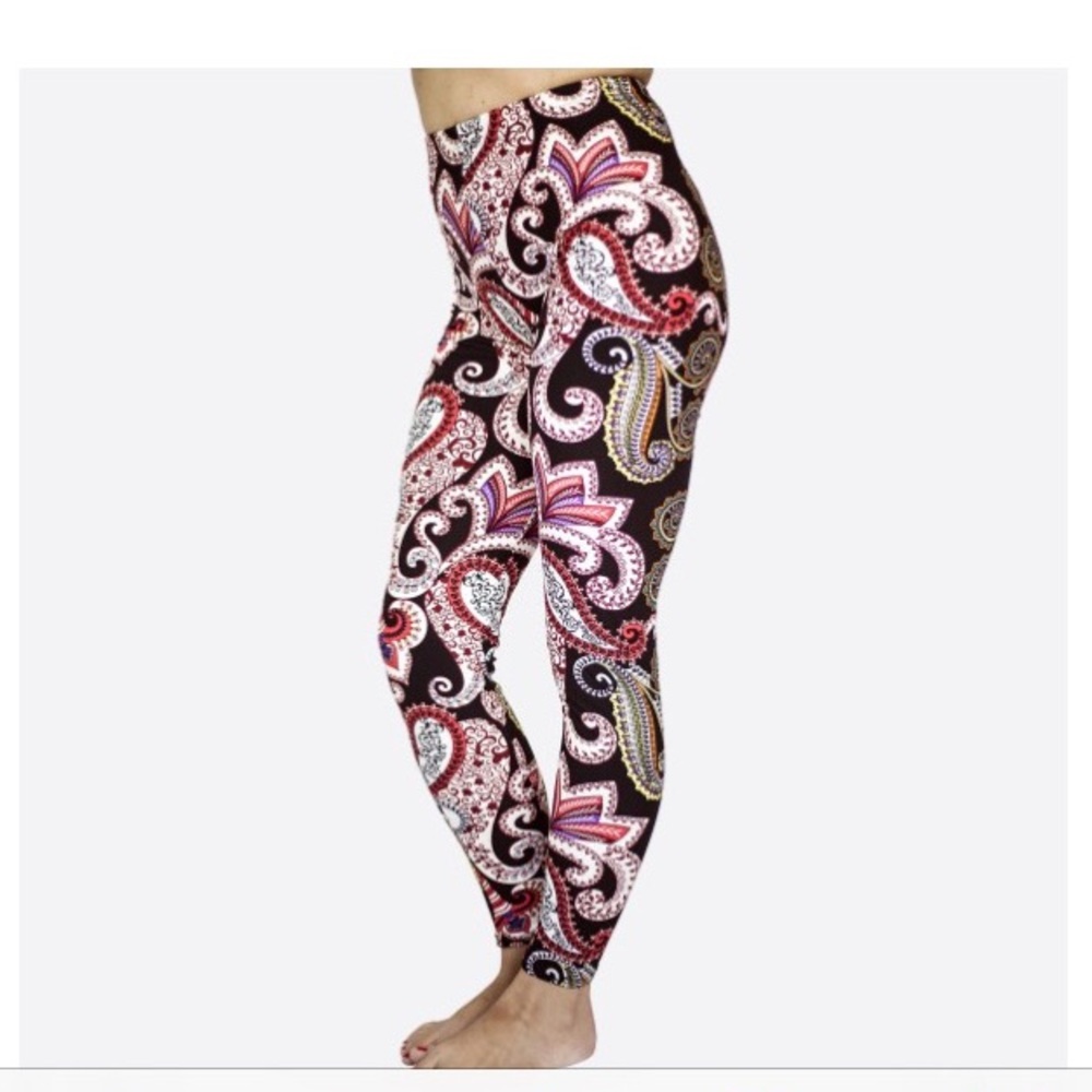 NWT.  🌹Paisley Leggings