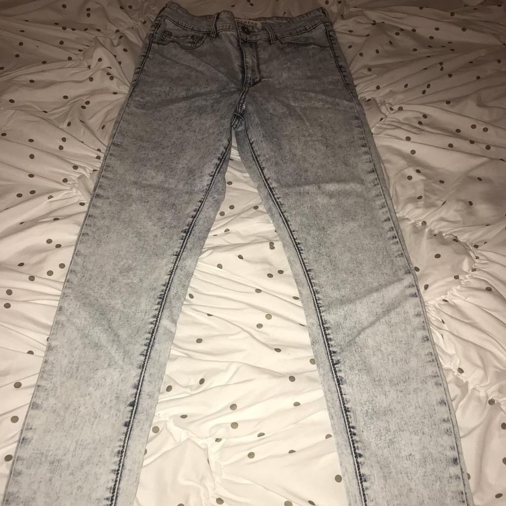 Light wash skinny jeans