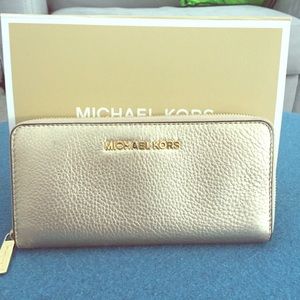 EUC Michael Kors Continental Zip Wallet gold