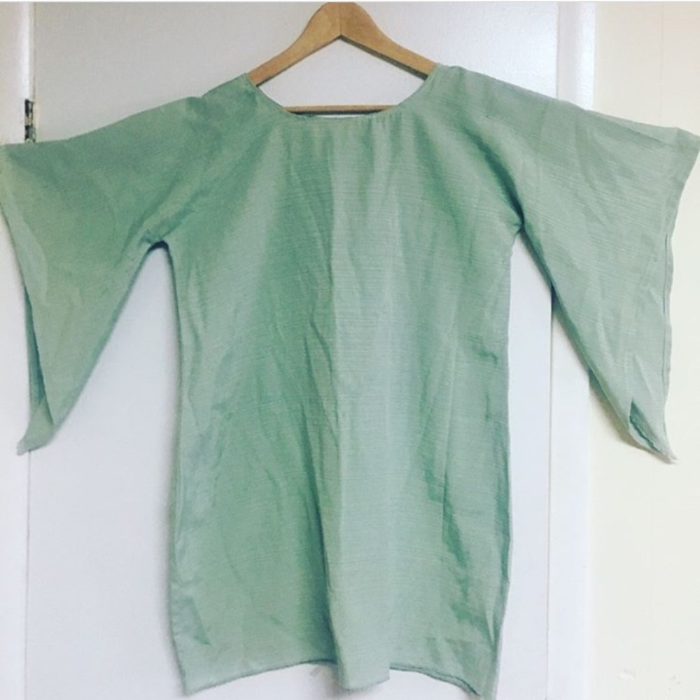 Vintage dress. Fits many.