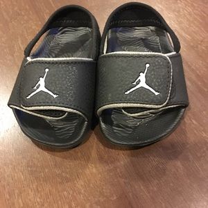 Jordan Toddler unisex slippers