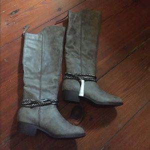 NWOT Zip up grey boots