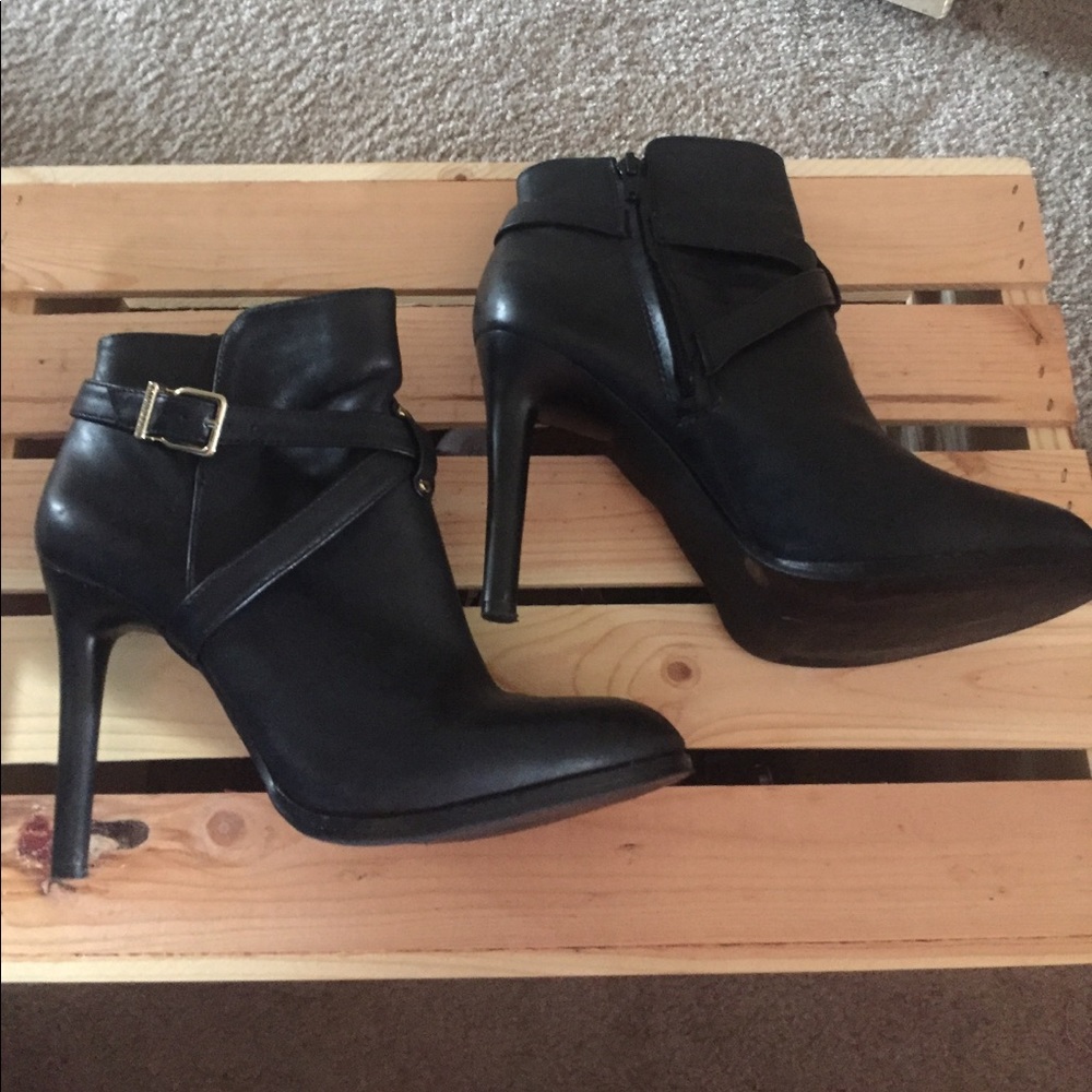 Gianni Bini booties