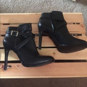 Gianni Bini booties