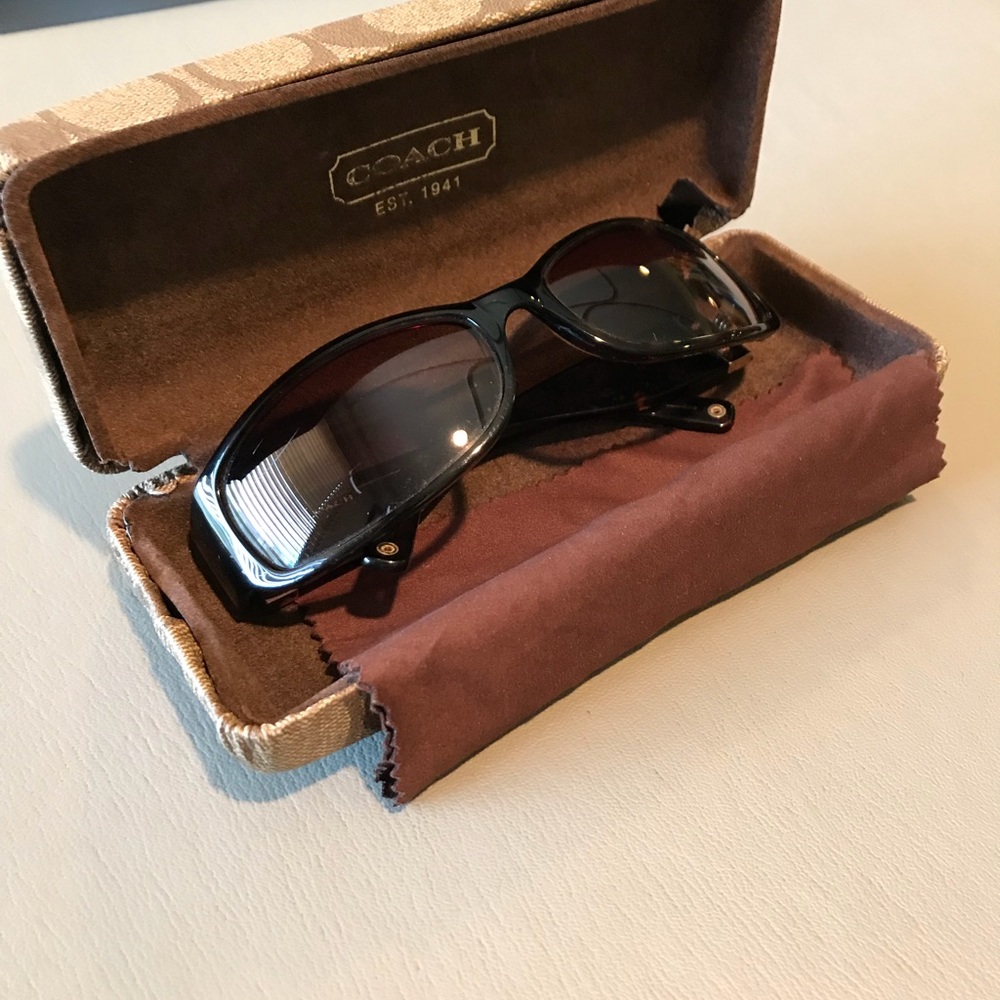 Authentic Coach 🕶