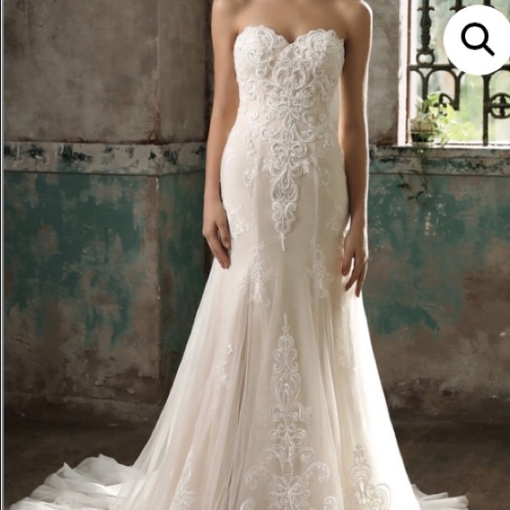 Wedding dresses up to size 28
