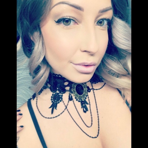 Meet your Posher, Khloi - Picture 1 of 1