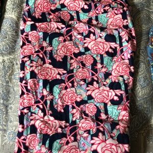 Lularoe TC Leggings fits sizes 10-20