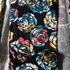 Lularoe TC Leggings fits sizes 10-20