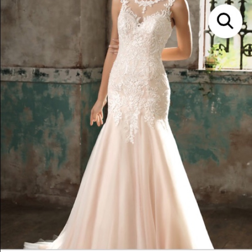 Wedding dresses up to size 28