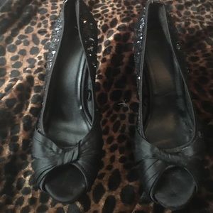 Reversible sequined heels