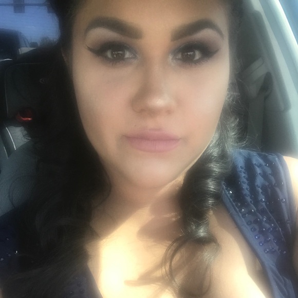 Meet your Posher, Kristal - Picture 1 of 1