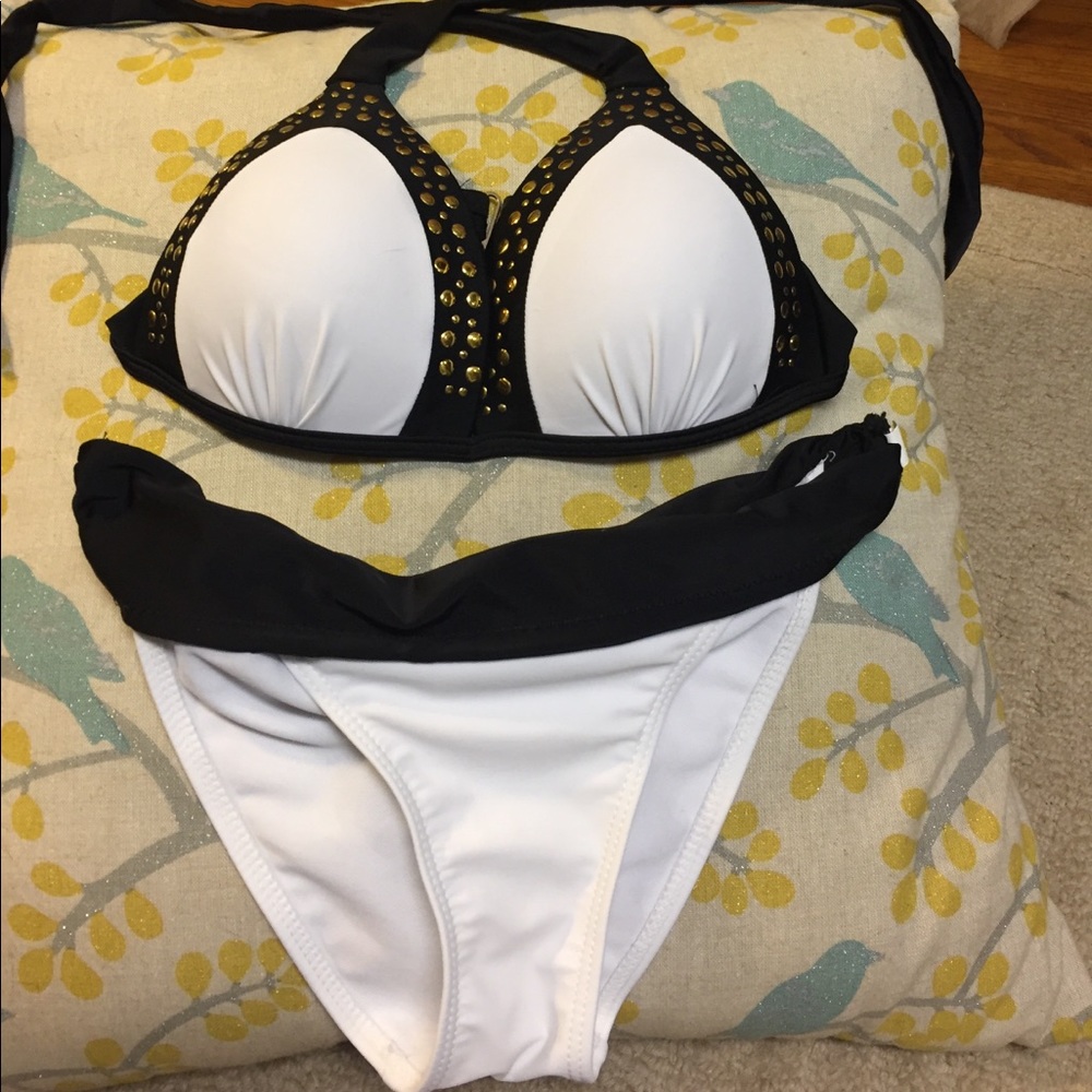 Bikini 👙 push up bra top and bottoms.