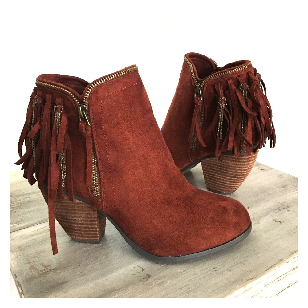 💕🆕🌻Beautiful Suede Fringed Booties!!