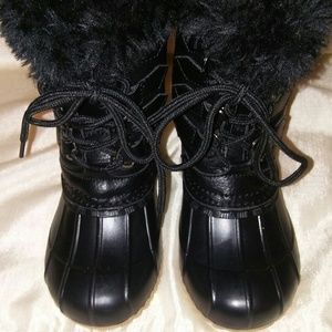 Black fur boots