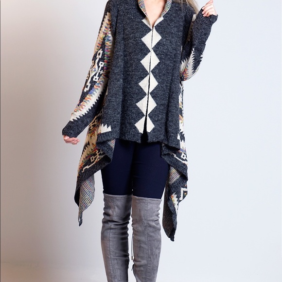 🆑CLOSING SALE!! Aztec Print Cardigan - Picture 2 of 6