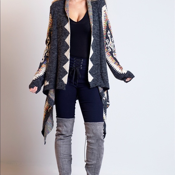 🆑CLOSING SALE!! Aztec Print Cardigan - Picture 3 of 6