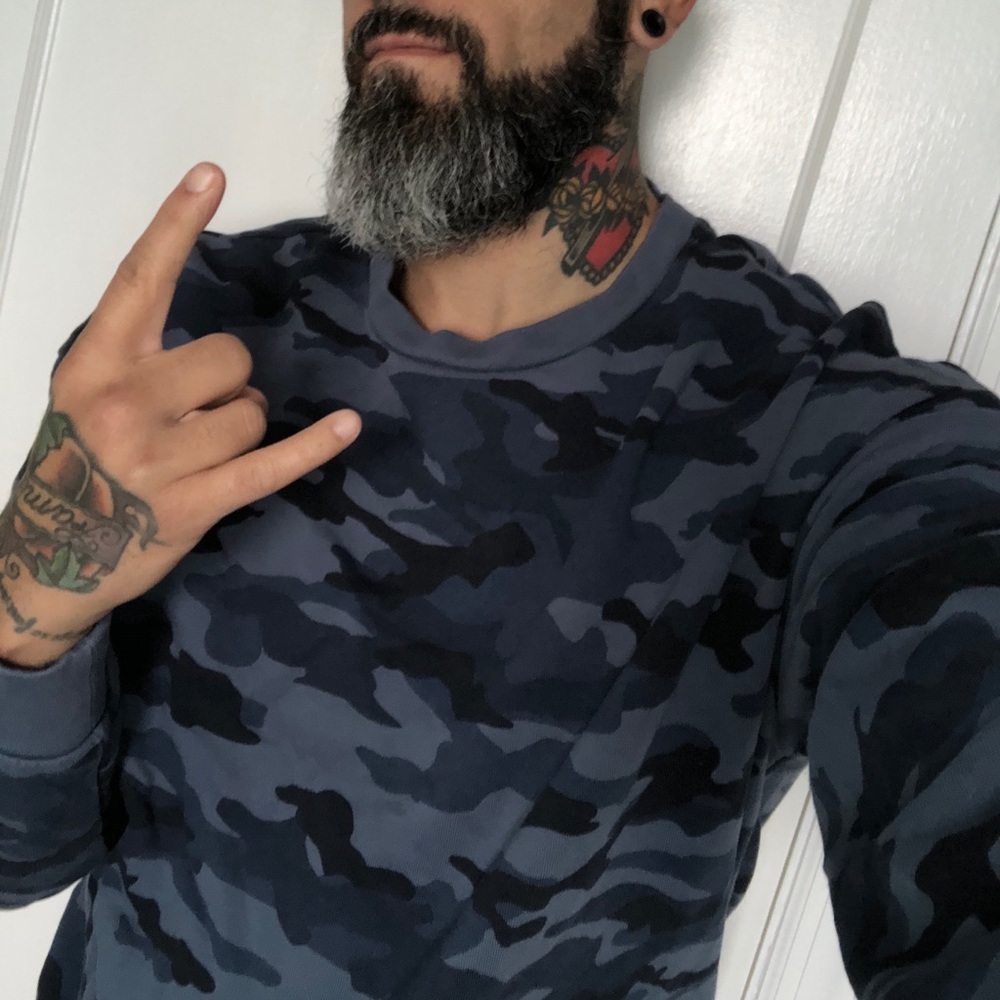 Men’s blue camouflage crew neck sweatshirt