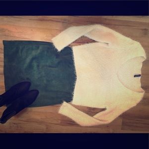Size Medium Fuzzy Cropped Sweater