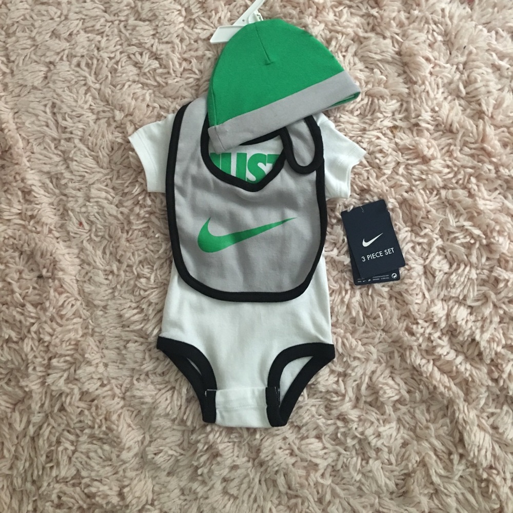 NIKE infant 3pc set
