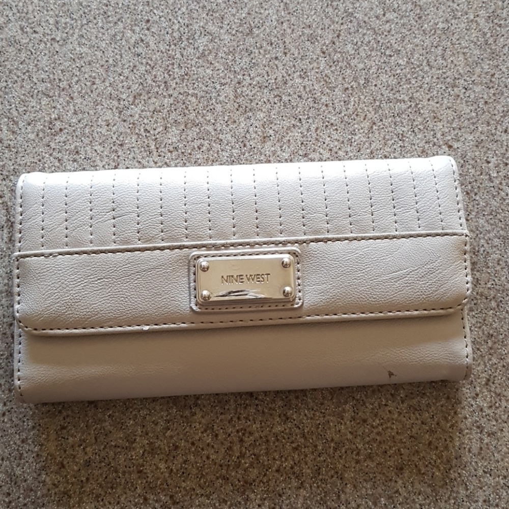 Nine west wallet