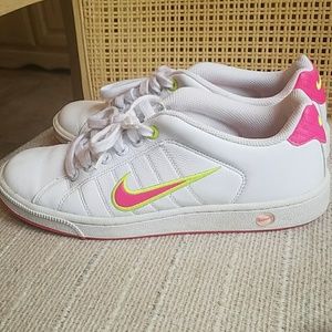 Woman's Nike Shoes