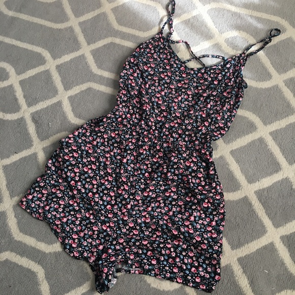 H&M Other - Flirty H&M Romper!