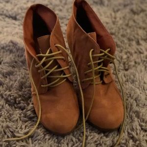 Bamboo Lace-Up Heeled Booties Size 10