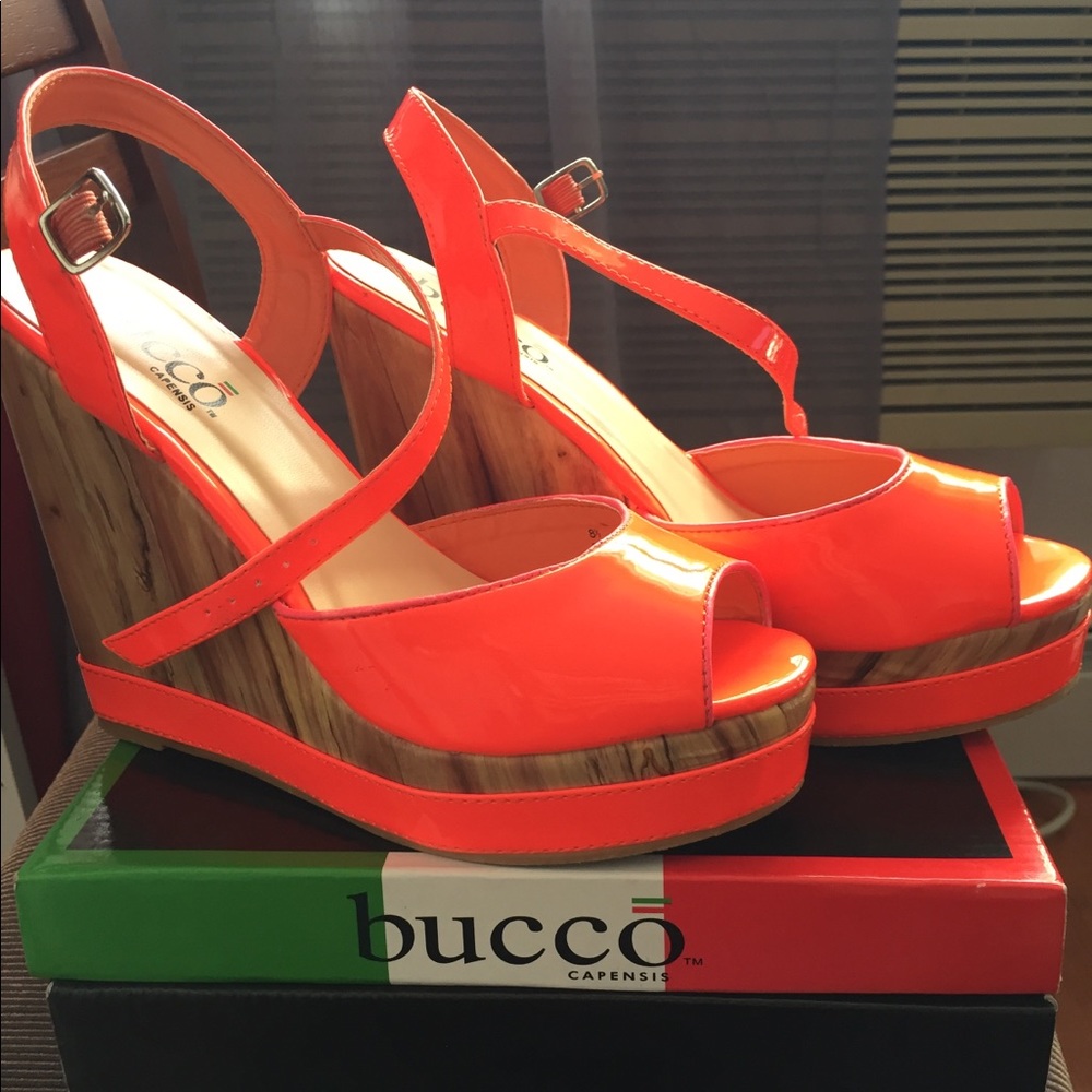 BUCCO bright orange sandals in great condition