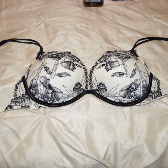 NEW Victoria Secret Bra "Sexy Little Things" - Picture 1 of 5