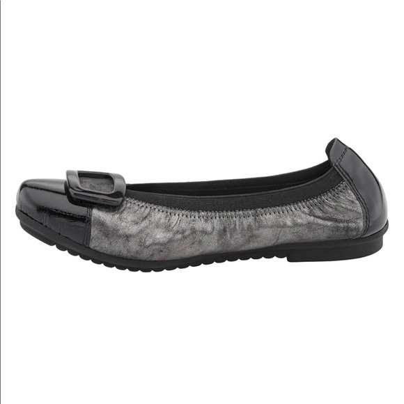 Distressed Leather Metallic Oversized Buckle Flats - Picture 6 of 8